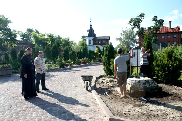 Подготовка к установке памятника императору Николаю II в Николо-Берлюковском монастыре 